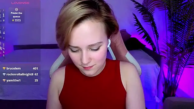 Snapshot of Ellie_Heavenly chatting on February 2026 07:18:01 AM Ellie Heavenly online show from February 2026 07:18:01 AM