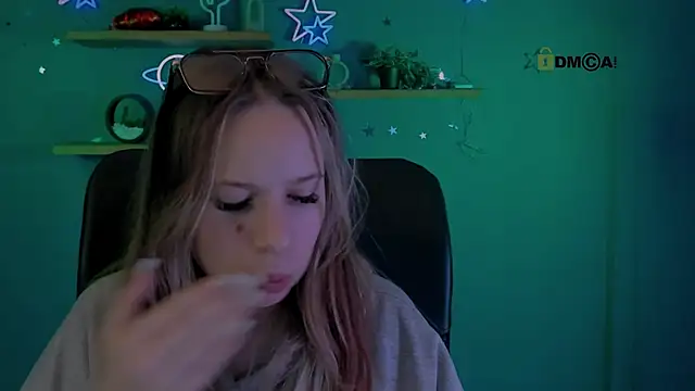 Snapshot of miles_candy chatting on February 2026 08:29:01 PM miles candy online show from February 2026 08:29:01 PM