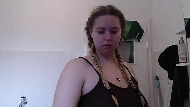Snapshot of Mia_lou05 chatting on May 2026 04:17:02 AM Mia lou05 online show from May 2026 04:17:02 AM