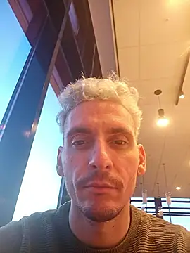 Rayzel White online show from January 2026 04:00:02 PM