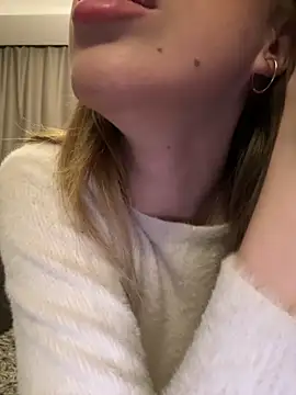 Snapshot of alexa-white chatting on February 2026 02:32:01 AM alexa-white online show from February 2026 02:32:01 AM