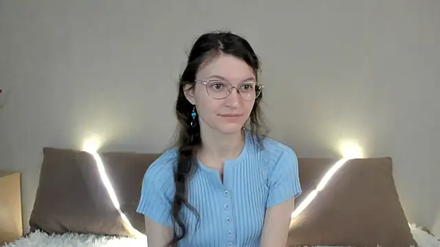 ThoraMarola online show from April 2026 05:19:01 AM