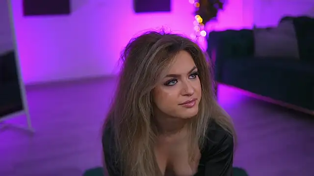 NayaQuinn online show from March 2026 08:04:02 PM