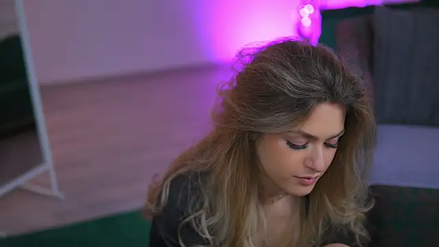 NayaQuinn online show from March 2026 08:14:01 PM