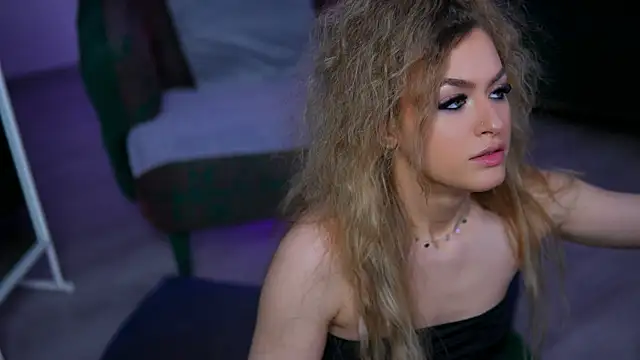 NayaQuinn online show from April 2026 07:07:01 PM