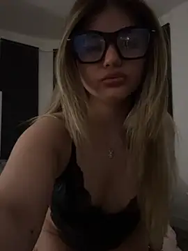 LilaMason online show from April 2026 10:07:02 PM