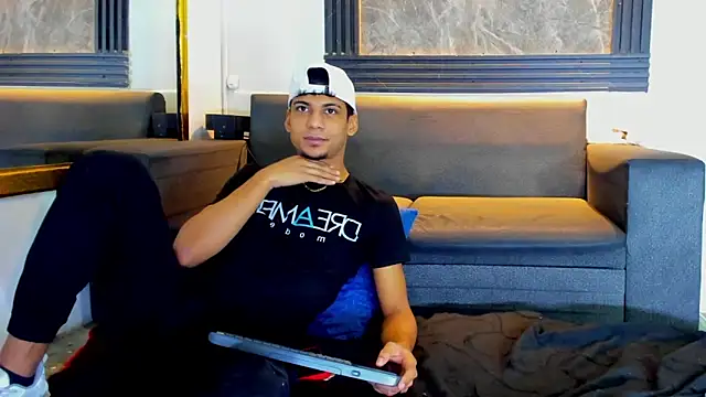 Snapshot of ALEX_KEITH26 chatting on February 2026 12:33:01 PM ALEX KEITH26 online show from February 2026 12:33:01 PM