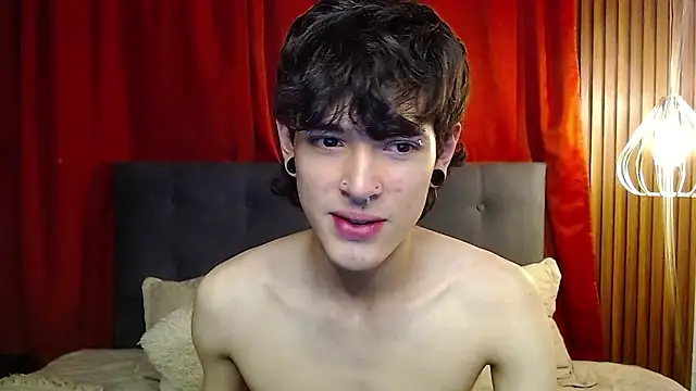 Snapshot of moonandzuko chatting on February 2026 02:04:02 AM moonandzuko online show from February 2026 02:04:02 AM