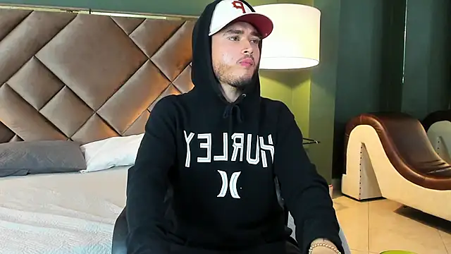 Salvattore Muller online show from February 2026 06:39:02 AM