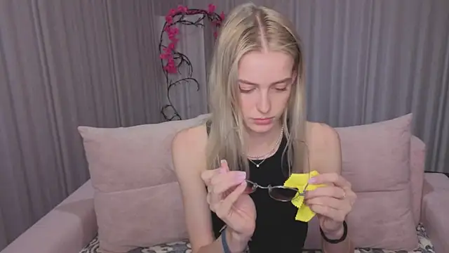 kittie like18 online show from July 2026 12:24:01 AM