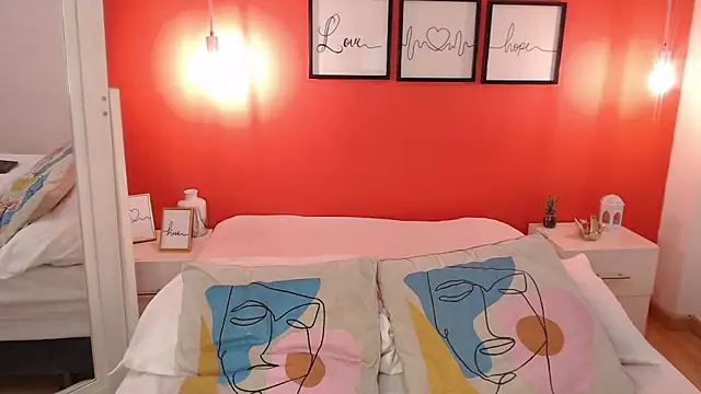 MaddyOwens 5 online show from April 2026 12:38:01 PM