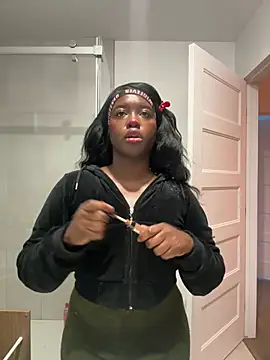 Snapshot of icelyne_2001 chatting on February 2026 09:10:02 PM icelyne 2001 online show from February 2026 09:10:02 PM