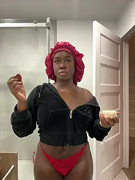 Snapshot of icelyne_2001 chatting on February 2026 12:39:01 AM icelyne 2001 online show from February 2026 12:39:01 AM