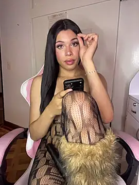 Snapshot of DollCamila chatting on April 2026 06:10:01 PM DollCamila online show from April 2026 06:10:01 PM