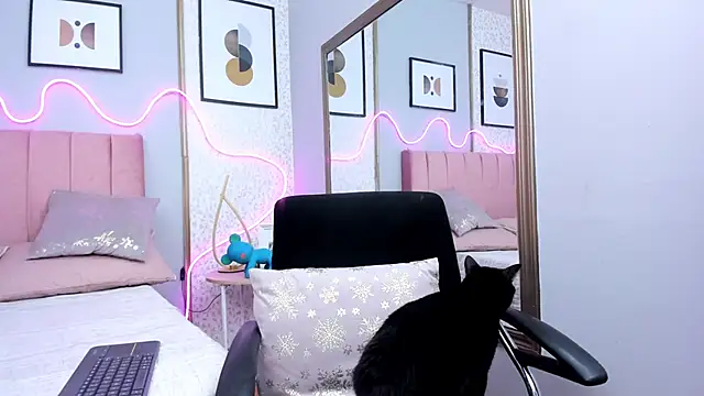 Snapshot of SAMMYLEWISMD chatting on January 2026 07:11:01 PM SAMMYLEWISMD online show from January 2026 07:11:01 PM