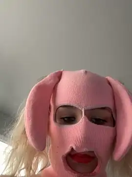 Snapshot of SexySkiBunny chatting on February 2026 06:27:01 PM SexySkiBunny online show from February 2026 06:27:01 PM