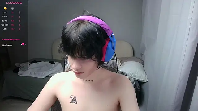 Snapshot of LeonBoykisser chatting on February 2026 12:23:02 PM LeonBoykisser online show from February 2026 12:23:02 PM