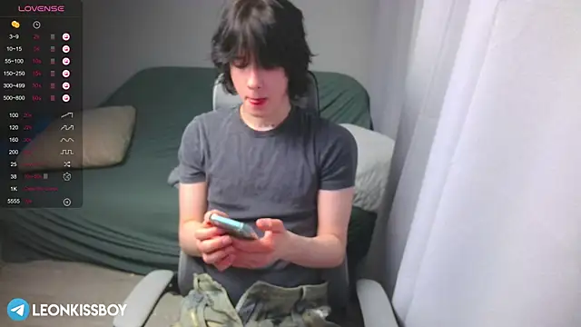 LeonBoykisser online show from March 2026 10:08:01 AM