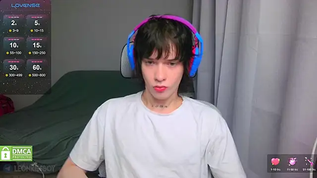 LeonBoykisser online show from April 2026 08:22:02 PM