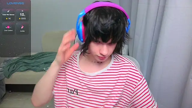 LeonBoykisser online show from April 2026 05:33:01 AM