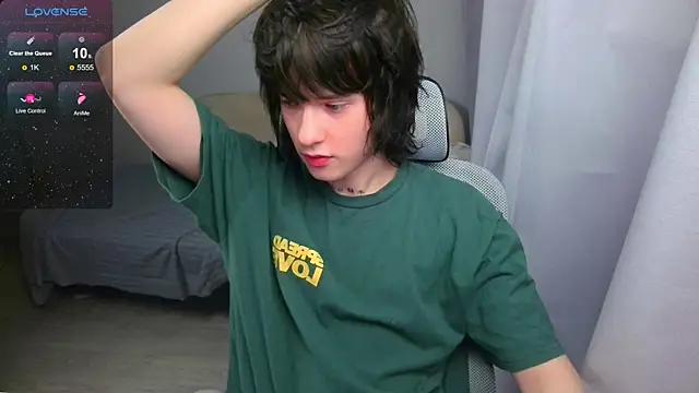 LeonBoykisser online show from May 2026 03:50:01 PM