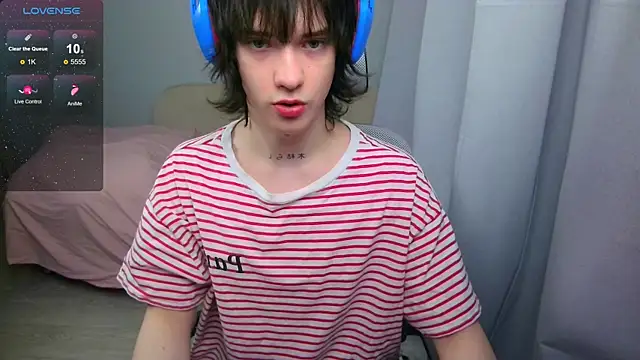 LeonBoykisser online show from May 2026 01:08:02 PM