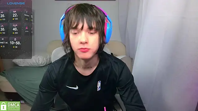 LeonBoykisser online show from May 2026 06:15:02 PM