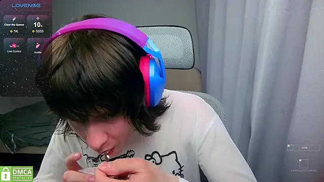 LeonBoykisser online show from May 2026 02:02:02 PM