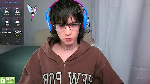 LeonBoykisser online show from May 2026 10:23:02 AM