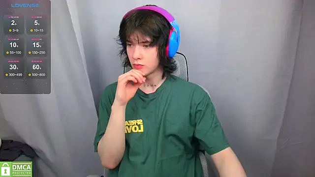 LeonBoykisser online show from May 2026 12:14:02 PM