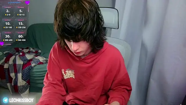 LeonBoykisser online show from June 2026 10:43:01 AM