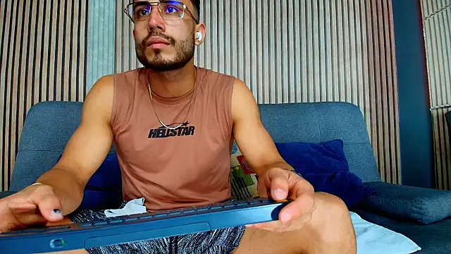 Snapshot of Vans_Ross chatting on February 2026 07:18:01 PM Vans Ross online show from February 2026 07:18:01 PM