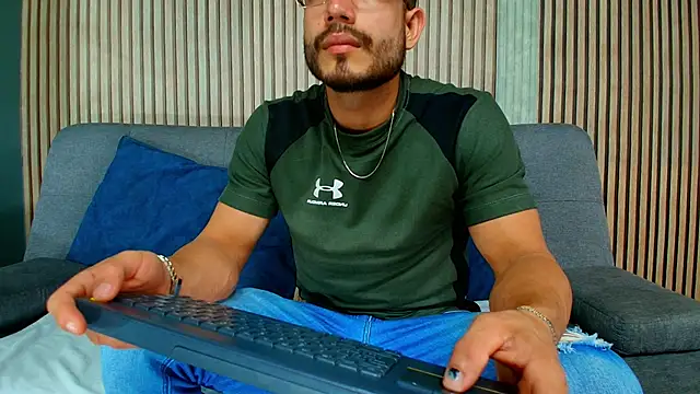 Snapshot of Vans_Ross chatting on February 2026 07:18:01 PM Vans Ross online show from February 2026 07:18:01 PM