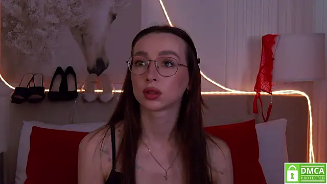 Snapshot of Emily_Simon chatting on February 2026 05:36:01 AM Emily Simon online show from February 2026 05:36:01 AM