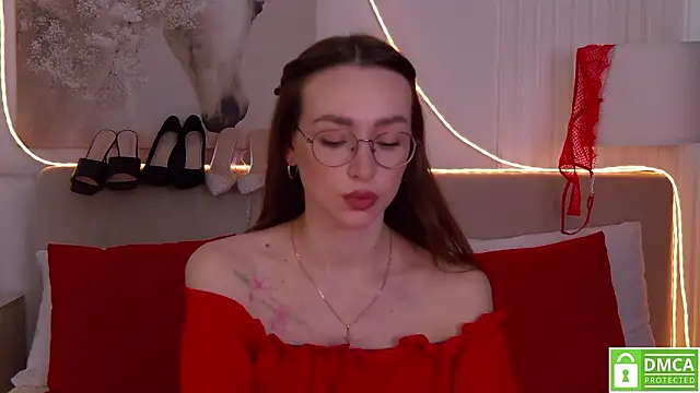 Snapshot of Emily_Simon chatting on February 2026 05:06:02 AM Emily Simon online show from February 2026 05:06:02 AM