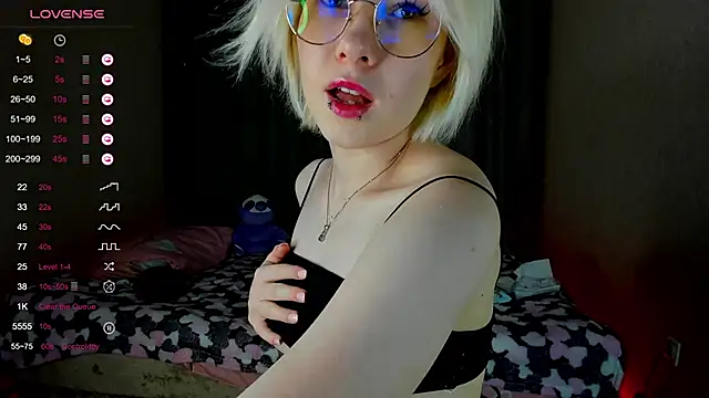 Snapshot of Allettaevee chatting on February 2026 01:28:02 AM Allettaevee online show from February 2026 01:28:02 AM