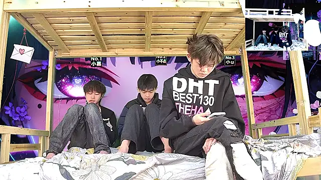 Snapshot of xiaohuangren01 chatting on February 2026 01:32:01 AM xiaohuangren01 online show from February 2026 01:32:01 AM