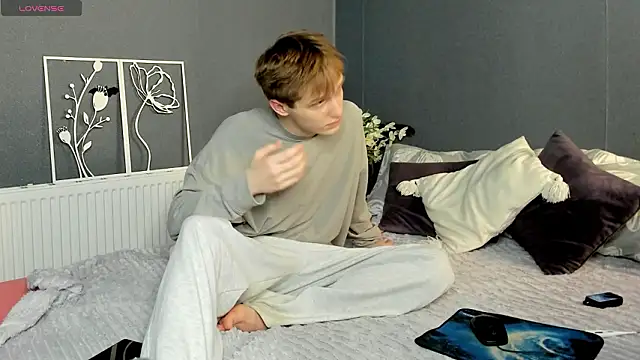 Kai Milller online show from March 2026 03:32:01 AM