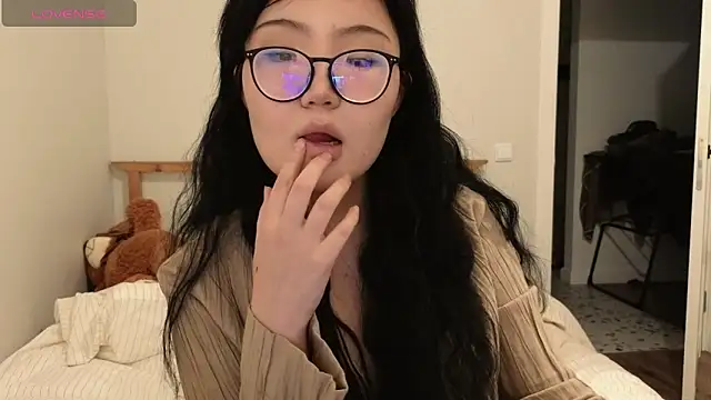 nullgirl online show from May 2026 11:32:02 PM