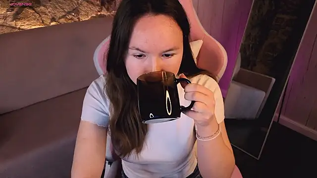 Snapshot of SindieStorm chatting on February 2026 01:48:02 AM SindieStorm online show from February 2026 01:48:02 AM