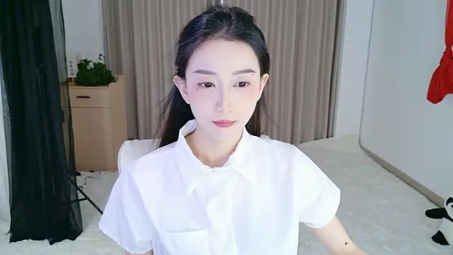 Dancing-Coco12 online show from February 2026 01:32:01 AM