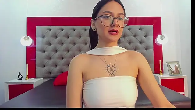 NiccolleHall online show from January 2026 12:53:01 PM