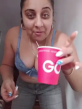 Snapshot of AntoAntonianna chatting on February 2026 09:05:01 AM AntoAntonianna online show from February 2026 09:05:01 AM