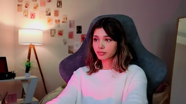 Snapshot of dinnerwithflowers chatting on January 2026 01:26:01 PM dinnerwithflowers online show from January 2026 01:26:01 PM