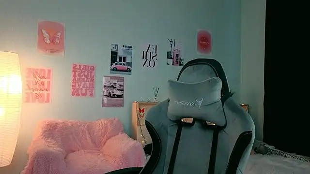 Snapshot of dinnerwithflowers chatting on February 2026 01:04:01 PM dinnerwithflowers online show from February 2026 01:04:01 PM