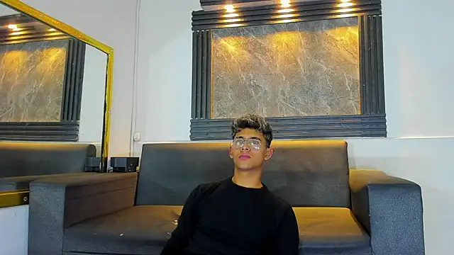 Snapshot of Axelgreyder chatting on February 2026 03:51:02 AM Axelgreyder online show from February 2026 03:51:02 AM