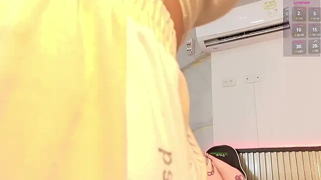 Snapshot of Scarlet_Vixen_ chatting on February 2026 12:01:02 PM Scarlet Vixen online show from February 2026 12:01:02 PM