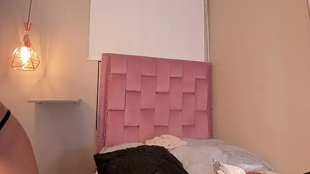 Scarlet Vixen  online show from May 2026 05:26:02 AM