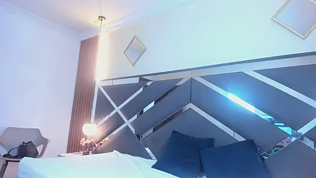 Ambarross  online show from February 2026 02:06:02 PM