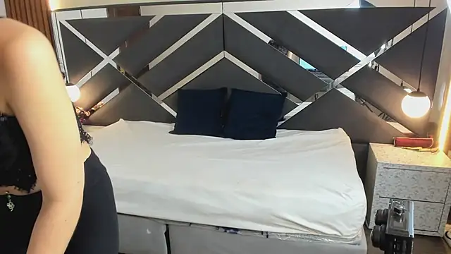 Ambarross  online show from March 2026 12:53:01 PM